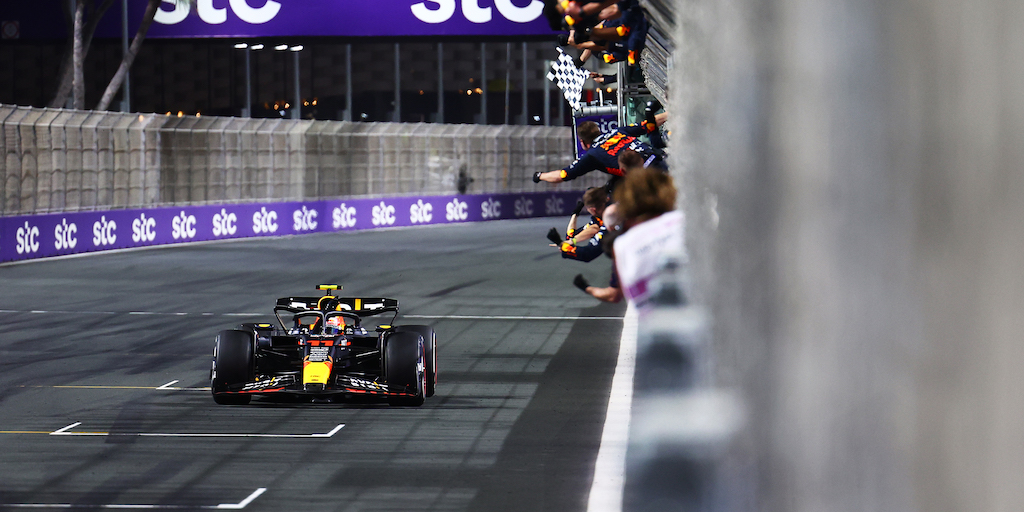 Checo Pérez gana el GP de Arabia Saudita (FOTO: Mark Thompson/Red Bull Racing)