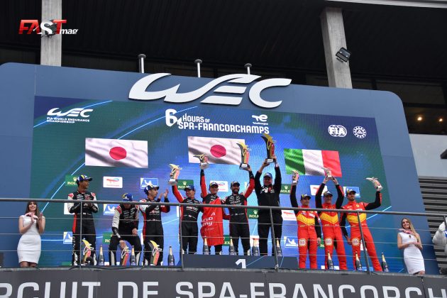 El podio de la clase Hiperautos de las "6 Horas de Spa" del WEC 2023, encabezado por José María López, Kamui Kobayashi y Mike Conway (Toyota GR010 Hybrid No. 7). FOTO: Benoit Maroye para FASTMag