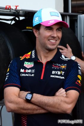 Sergio Pérez (Red Bull Racing) antes de las prácticas de viernes en el Gran Premio de Miami 2023 de F1 (FOTO: Luis Ugarte para FASTMag)