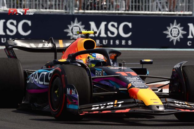 Sergio Pérez (Red Bull Racing) en las prácticas de viernes en el Gran Premio de Miami 2023 de F1 (FOTO: Luis Ugarte para FASTMag)