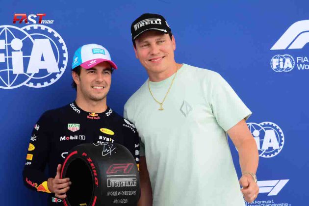 Sergio Pérez (Red Bull Racing) y DJ Tiesto tras ganar la PP del Gran Premio de Miami 2023 de F1 (FOTO: Luis Ugarte para FASTMag)