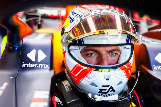Verstappen abre adelante, adelante de Pérez y Albon (FOTO: Mark Thompson/Red Bull Racing)