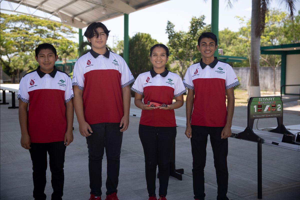 Los cuatro alumnos del plantel Conalep Dzitbalché Kalkiní (FOTO: Mexico GP)