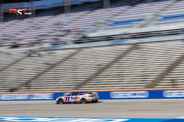Denny Hamlin, del No. 11 Toyota de Joe Gibbs Racing, en la calificación del AutoTrader EchoPark 400 de NASCAR Cup en Texas Motor Speedway (FOTO: Arturo Vega para FASTMag)