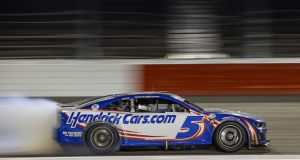 Larson gana Southern 500 y avanza a Ronda de 12 (FOTO: NASCAR Media)