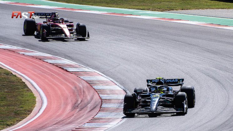 Lewis Hamilton (Mercedes-AMG F1) es perseguido por Charles Leclerc (Ferrari) durante el GP de Estados Unidos F1 2023 (FOTO: Eduardo Rodríguez para FASTMag)