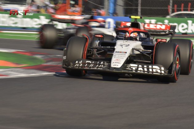 Yuki Tsunoda le ayuda a Daniel Ricciardo, coequipero en AlphaTauri. durante la calificación del GP de México F1 2023 (FOTO: Carlos Ahmed Jalife Ruz)